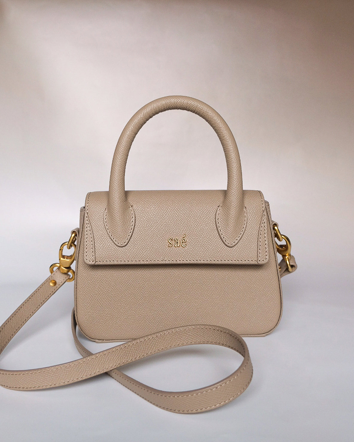 Harpe in Hazelwood Beige