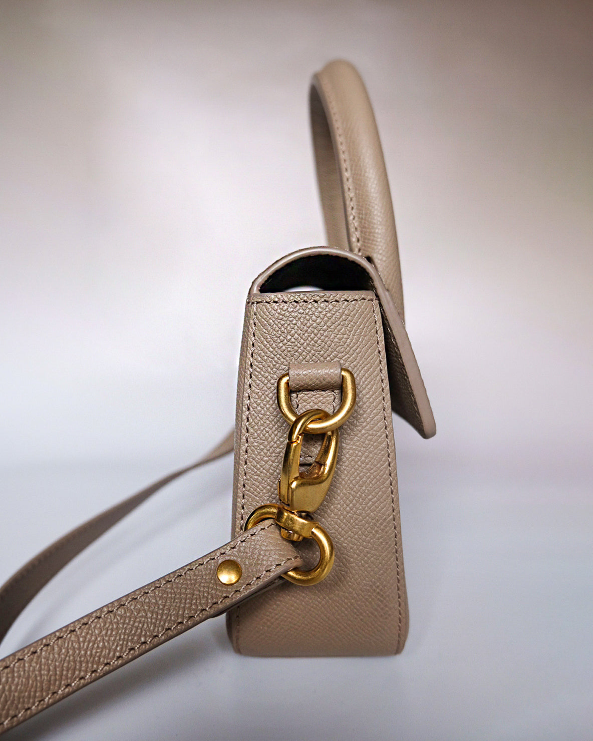 Harpe in Hazelwood Beige