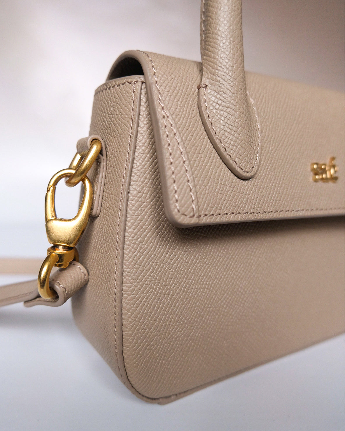 Harpe in Hazelwood Beige
